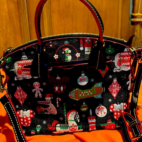 Walt Disney World Dooney & Burke pass holder Christmas Purse - Picture 3 of 3